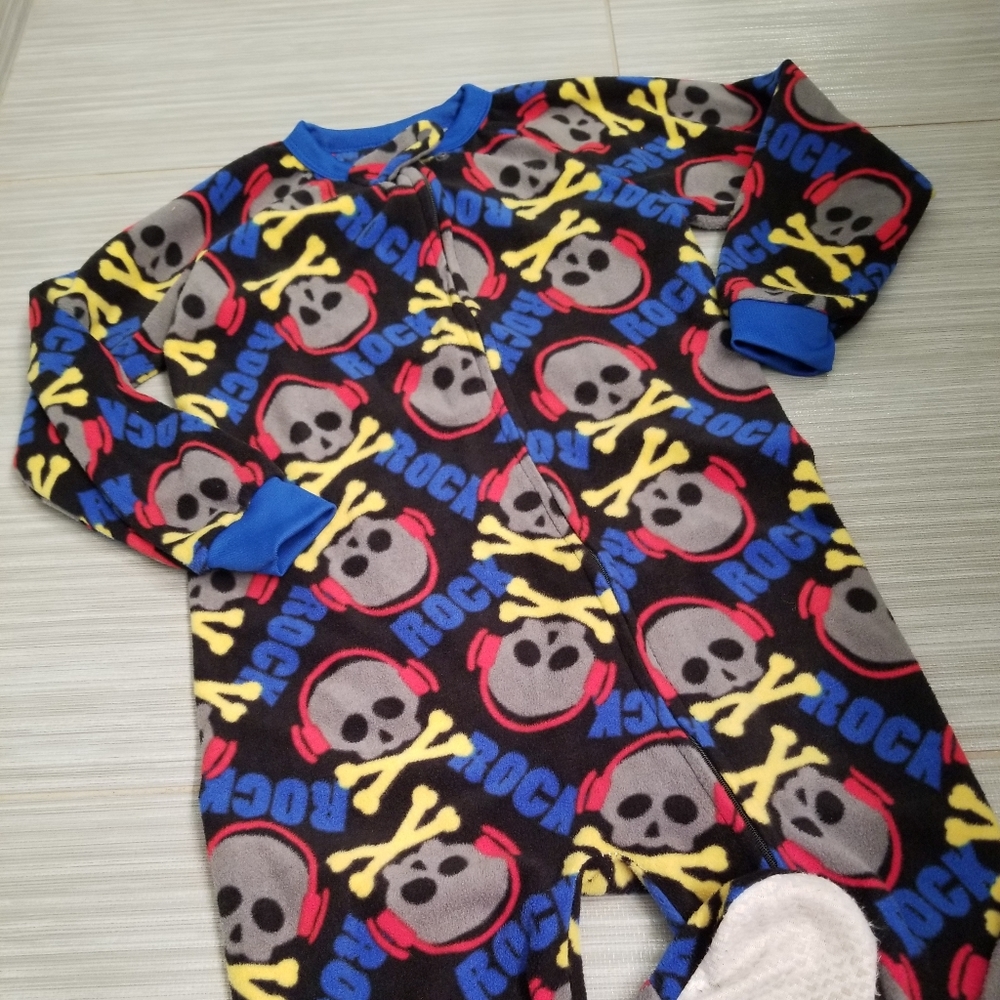 Boys Skelton 1 piece w feet zippered pjs size 6/7 - Picture 2 of 3